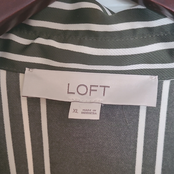 LOFT Button Down Shirt Green with White Stipes Size XL (Pants Sold Seperately) - Picture 4 of 8